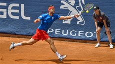 Jiří Veselý v zápase daviscupových týmů v česko-slovenském Poháru přátelství. Jiří Veselý v zápase daviscupových týmů v česko-slovenském Poháru přátelství.