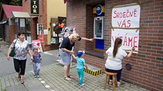 Polští prodejci v Cieszyně vítají české zákazníky, kteří k nim v době pandemie... Polští prodejci v Cieszyně vítají české zákazníky, kteří k nim v době pandemie...