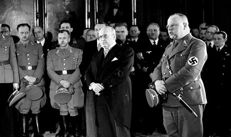Konec pražského primátora. Před 80 lety zatklo gestapo Otakara Klapku Pražský primátor Otakar Klapka (uprostřed) a jeho náměstek Josef Pfitzner... | na serveru Lidovky.cz | aktuální zprávy