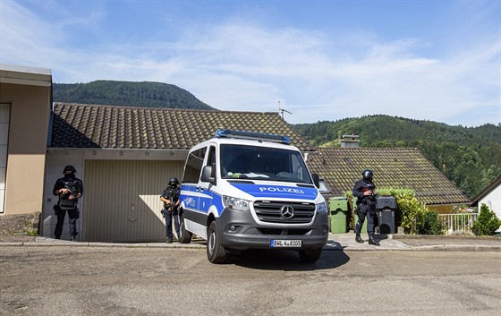 Nmecká policie pátrá po mui, který sebral sluební zbran policejní hlídce a...