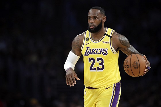 LeBron James v dresu Los Angeles Lakers