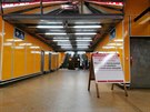 Od rána je pro technickou závadu eskalátoru uzavřen východní vestibul (k TRAM zastávce), zapotřebí je vystupovat přes západní vestibul. K opravě již dochází, ale technikům se nedaří. Během dopravní špičky ve všední den by docházelo k větším komplikacím.Vs Od rána je pro technickou závadu eskalátoru uzavřen východní vestibul (k TRAM zastávce), zapotřebí je vystupovat přes západní vestibul. K opravě již dochází, ale technikům se nedaří. Během dopravní špičky ve všední den by docházelo k větším komplikacím.Vs