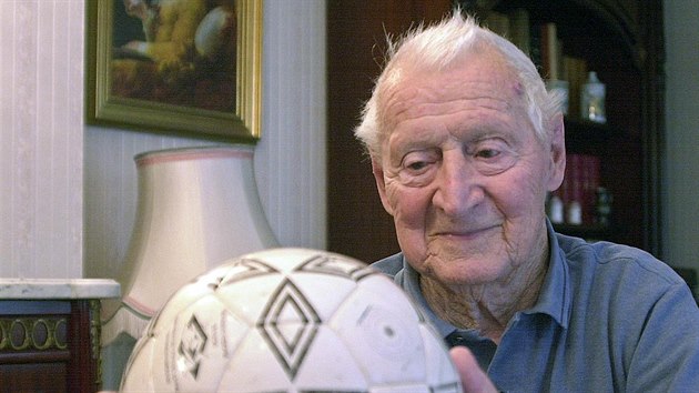 Lucien Laurent se zapsal do fotbalových dějin. Autor prvního gólu na MS zemřel v roce 2005. Lucien Laurent se zapsal do fotbalových dějin. Autor prvního gólu na MS zemřel v roce 2005.