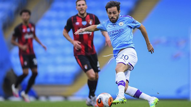 Bernardo Silva z Manchesteru City útočí v zápase s Bournemouthem. Bernardo Silva z Manchesteru City útočí v zápase s Bournemouthem.