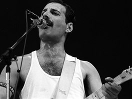 Freddie Mercury, frontman Queen, na koncert Live Aid
