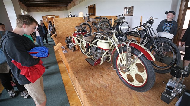 Muzeum jednostopých vozidel je hlavním lákadlem hradu Kámen. Expozice patří k nejstarším v republice.