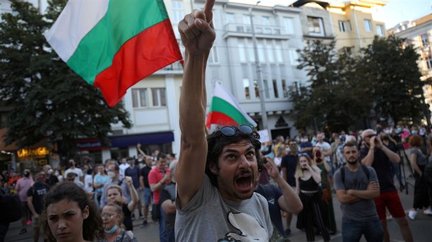 Bulhai protestuj proti bezprecedentnm domovnm prohldkm v prezidentsk kanceli. (9. ervence 2020)