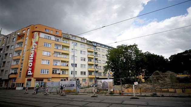 Politici i kontroloi upeli pozornost na stavbu domu spolenosti IMOS nedaleko Fakultn nemocnice u svat Anny v Brn.