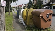 I nádoby na tříděný odpad v blízkém okolí Zelené hory obklopuje nepořádek. Jeho... I nádoby na tříděný odpad v blízkém okolí Zelené hory obklopuje nepořádek. Jeho...
