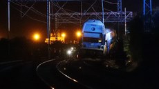 Při srážce nákladního a osobního vlaku mezi Úvaly a Českým Brodem se zranily... Při srážce nákladního a osobního vlaku mezi Úvaly a Českým Brodem se zranily...