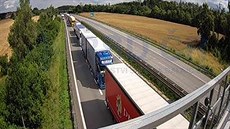 Nehoda nákladního auta krátce po 14:30 zablokovala dálnici D1 ve smru z Brna...