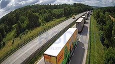 Nehoda nákladního auta krátce po 14:30 zablokovala dálnici D1 ve smru z Brna...