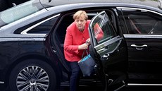 Německá kancléřka Angela Merkelová přijíždí na zasedání dolní komory... Německá kancléřka Angela Merkelová přijíždí na zasedání dolní komory...