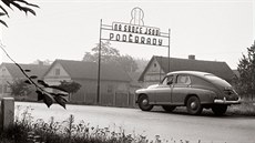 Poutač u vjezdu do lázeňského města Poděbrady v roce 1958 Poutač u vjezdu do lázeňského města Poděbrady v roce 1958
