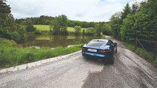 V okolí Netolic se silnice klikatí mezi všudypřítomnými rybníky. V okolí Netolic se silnice klikatí mezi všudypřítomnými rybníky.