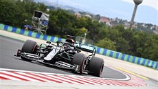 Lewis Hamilton při tréninku na Velkou cenu Maďarska. Lewis Hamilton při tréninku na Velkou cenu Maďarska.