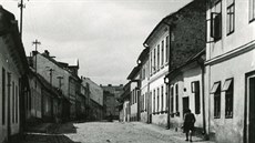 Pohled do Soukenické ulice, která ve své západní části ústila k obchodnímu domu... Pohled do Soukenické ulice, která ve své západní části ústila k obchodnímu domu...