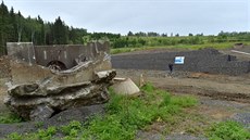 Na výsypce lomu Hájek u obce Hroznětín na Karlovarsku vzniká technologie na... Na výsypce lomu Hájek u obce Hroznětín na Karlovarsku vzniká technologie na...