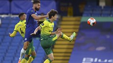 Olivier Giroud (uprostřed) z Chelsea v souboji s přesilou hráčů Norwiche. Olivier Giroud (uprostřed) z Chelsea v souboji s přesilou hráčů Norwiche.