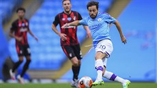 Bernardo Silva z Manchesteru City útočí v zápase s Bournemouthem. Bernardo Silva z Manchesteru City útočí v zápase s Bournemouthem.