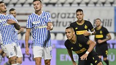 Alexis Sanchez (vpravo) z Interu Milán se raduje z gólu v duelu se Spal Ferrara Alexis Sanchez (vpravo) z Interu Milán se raduje z gólu v duelu se Spal Ferrara
