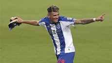 Soares z FC Porto se raduje z portugalského titulu. Soares z FC Porto se raduje z portugalského titulu.
