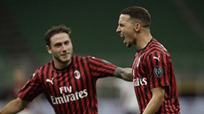 Ismael Bennacer (vpravo) z AC Milán se raduje ze svého gólu proti Boloni. Ismael Bennacer (vpravo) z AC Milán se raduje ze svého gólu proti Boloni.