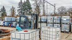 Sklad chemikálií společnosti Purum na Pražské třídě v Hradci Králové (2. 12.... Sklad chemikálií společnosti Purum na Pražské třídě v Hradci Králové (2. 12....