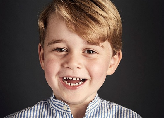 Princ George na novém oficiálním portrétu (22. ervence 2017)