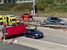 Dopoledne došlo k vážné dopravní nehodě došlo na pražském okruhu dálnici D0 na 77 kilometru, provoz byl ve směru k dálnici D1 uzavřený. Na místě zasahují všechny složky IZS. Dopoledne došlo k vážné dopravní nehodě došlo na pražském okruhu dálnici D0 na 77 kilometru, provoz byl ve směru k dálnici D1 uzavřený. Na místě zasahují všechny složky IZS.