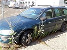 Nachází se v prostoru mezi Saratovskou a Bečvářovou ulicí u hotelového parkoviště. Nachází se v prostoru mezi Saratovskou a Bečvářovou ulicí u hotelového parkoviště.