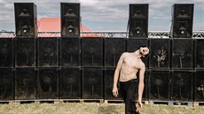 Na technoparty v Hlaváčkově Lhotě na Benešovsku se sjelo asi 2000 lidí. (25.... Na technoparty v Hlaváčkově Lhotě na Benešovsku se sjelo asi 2000 lidí. (25....