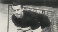 Branká Bohumil Modrý na mistrovství svta v hokeji v Praze roku 1947.