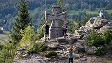 Kamenný kříž ve tvaru válečného Železného kříže na uctění památky padlých... Kamenný kříž ve tvaru válečného Železného kříže na uctění památky padlých...