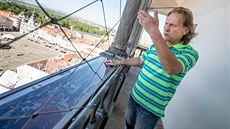 Jan Vančura je 28 let správcem Černé věže. Denně tak pozoruje i dění na hlavním... Jan Vančura je 28 let správcem Černé věže. Denně tak pozoruje i dění na hlavním...