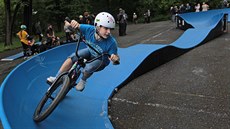 Pumptracková dráha v Havířově nadchla hlavně mladé, mnozí lidé z okolních domů... Pumptracková dráha v Havířově nadchla hlavně mladé, mnozí lidé z okolních domů...