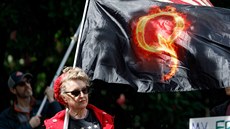 Příznivci spiklenecké teorie QAnon na demonstraci proti zavádění koronavirových... Příznivci spiklenecké teorie QAnon na demonstraci proti zavádění koronavirových...
