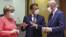 Prezident Evropské rady Charles Michel hovoří s francouzským prezidentem... Prezident Evropské rady Charles Michel hovoří s francouzským prezidentem...