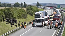 Na 208. kilometru D1 u Holubic na Vyškovsku došlo ke srážce autobusu, který... Na 208. kilometru D1 u Holubic na Vyškovsku došlo ke srážce autobusu, který...