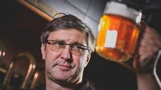 Vedle Starobrna dohlíží Jiří Brňovják na kvalitu piva i v Krušovicích nebo... Vedle Starobrna dohlíží Jiří Brňovják na kvalitu piva i v Krušovicích nebo...