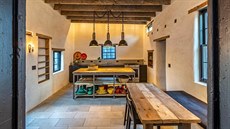 Herečka se okamžitě vrhla na rozsáhlou rekonstrukci a modernizaci vily. Herečka se okamžitě vrhla na rozsáhlou rekonstrukci a modernizaci vily.