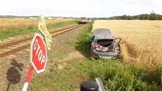 U Libošovic na Jičínsku se srazilo auto s vlakem, řidič skončil v nemocnici U Libošovic na Jičínsku se srazilo auto s vlakem, řidič skončil v nemocnici