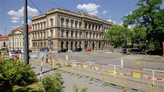 Křižovatka s Resslovou ulicí, kde vznikne nový přechod a zmizí zábradlí.... Křižovatka s Resslovou ulicí, kde vznikne nový přechod a zmizí zábradlí....