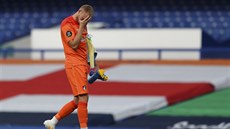 Aaron Ramsdale, brankář Bournemouthu, smutní po sestupu z Premier League. Aaron Ramsdale, brankář Bournemouthu, smutní po sestupu z Premier League.