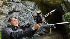 Vědci v jeskyni Býčí skála testují samostatné vyhledávací roboty. Vědci v jeskyni Býčí skála testují samostatné vyhledávací roboty.