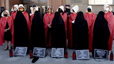 Lidé v Polsku demonstrovali proti odmítnutí Istanbulské úmluvy (24. července... Lidé v Polsku demonstrovali proti odmítnutí Istanbulské úmluvy (24. července...