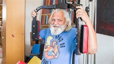 Na posilovacím stroji Petr Prchal v dobách koronavirové karantény cvičil každý... Na posilovacím stroji Petr Prchal v dobách koronavirové karantény cvičil každý...