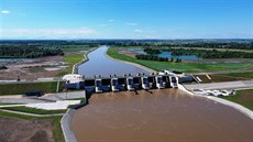 Přehrada Ratiboř je největší stavbou splavnění Odry do Ostravy. Zde na záběru z... Přehrada Ratiboř je největší stavbou splavnění Odry do Ostravy. Zde na záběru z...