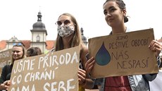 Lidé se 26. července 2020 na pražském Malostranském náměstí sešli na... Lidé se 26. července 2020 na pražském Malostranském náměstí sešli na...