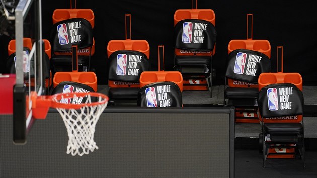 Z laviek se staly idle. Nhradnci budou pi zpasech NBA v Disney Worldu sedt co nejdle od sebe.